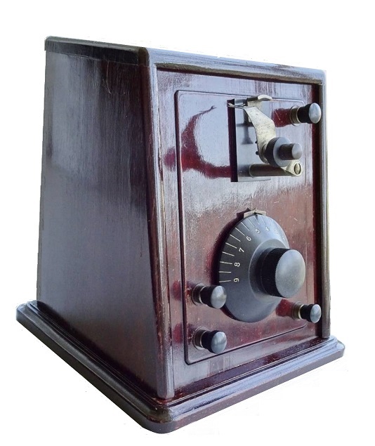 アメリカ製でレトロなラジオ　Silvertone　トランジスターラジオ
